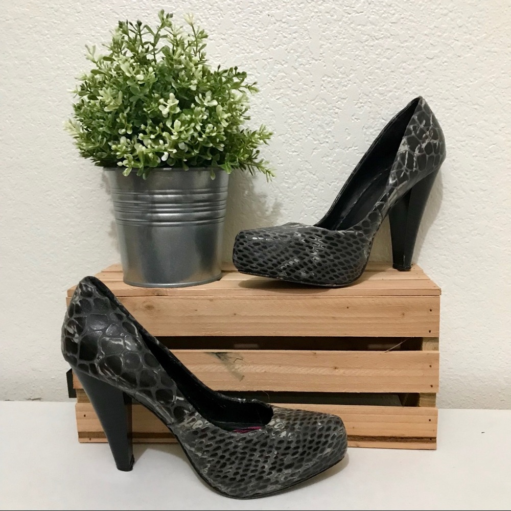 ‼️2/$12‼️ Dollhouse Faux Snake Skin Pumps
